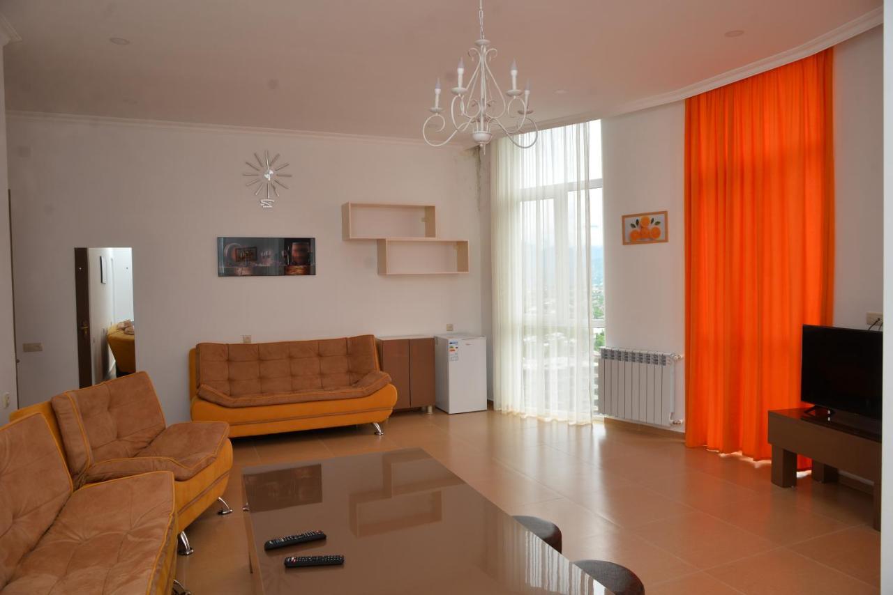 Orange Home Hotel Batoemi Buitenkant foto