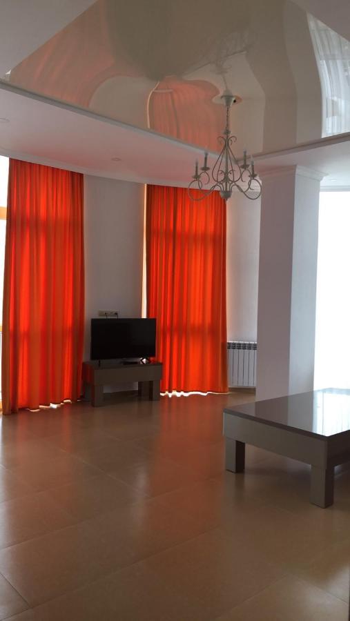 Orange Home Hotel Batoemi Buitenkant foto