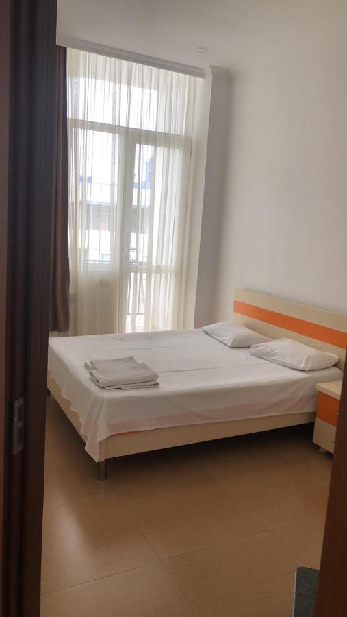 Orange Home Hotel Batoemi Buitenkant foto