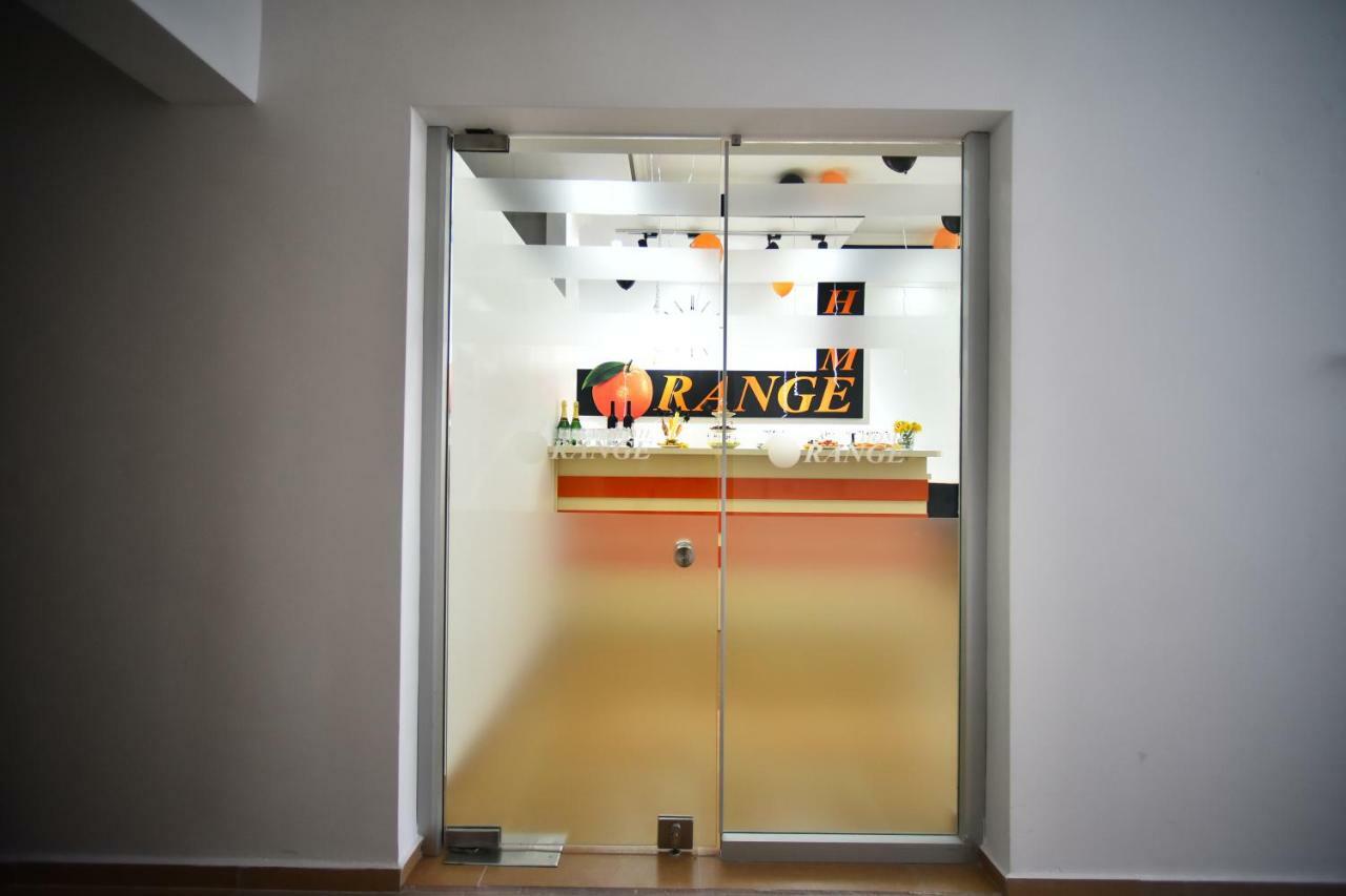 Orange Home Hotel Batoemi Buitenkant foto