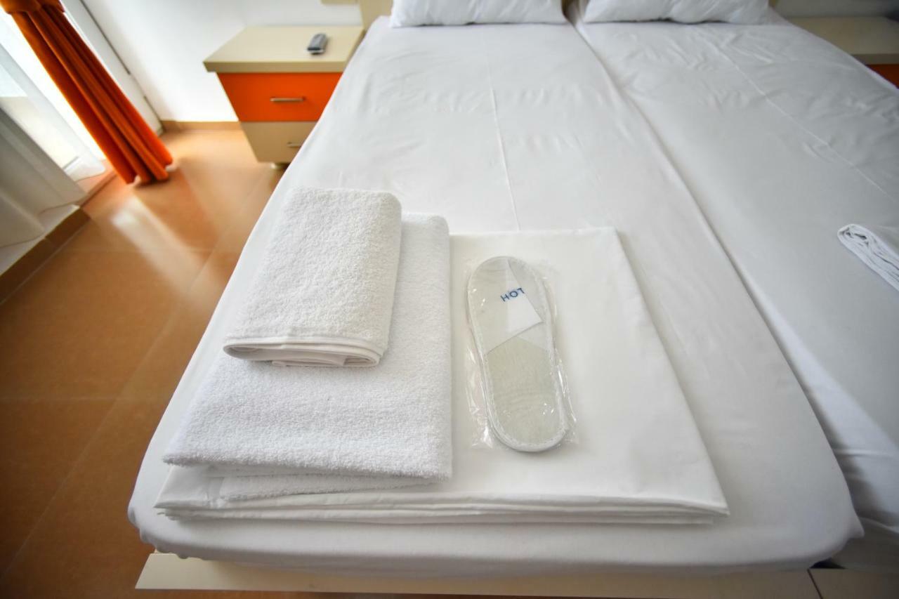 Orange Home Hotel Batoemi Buitenkant foto