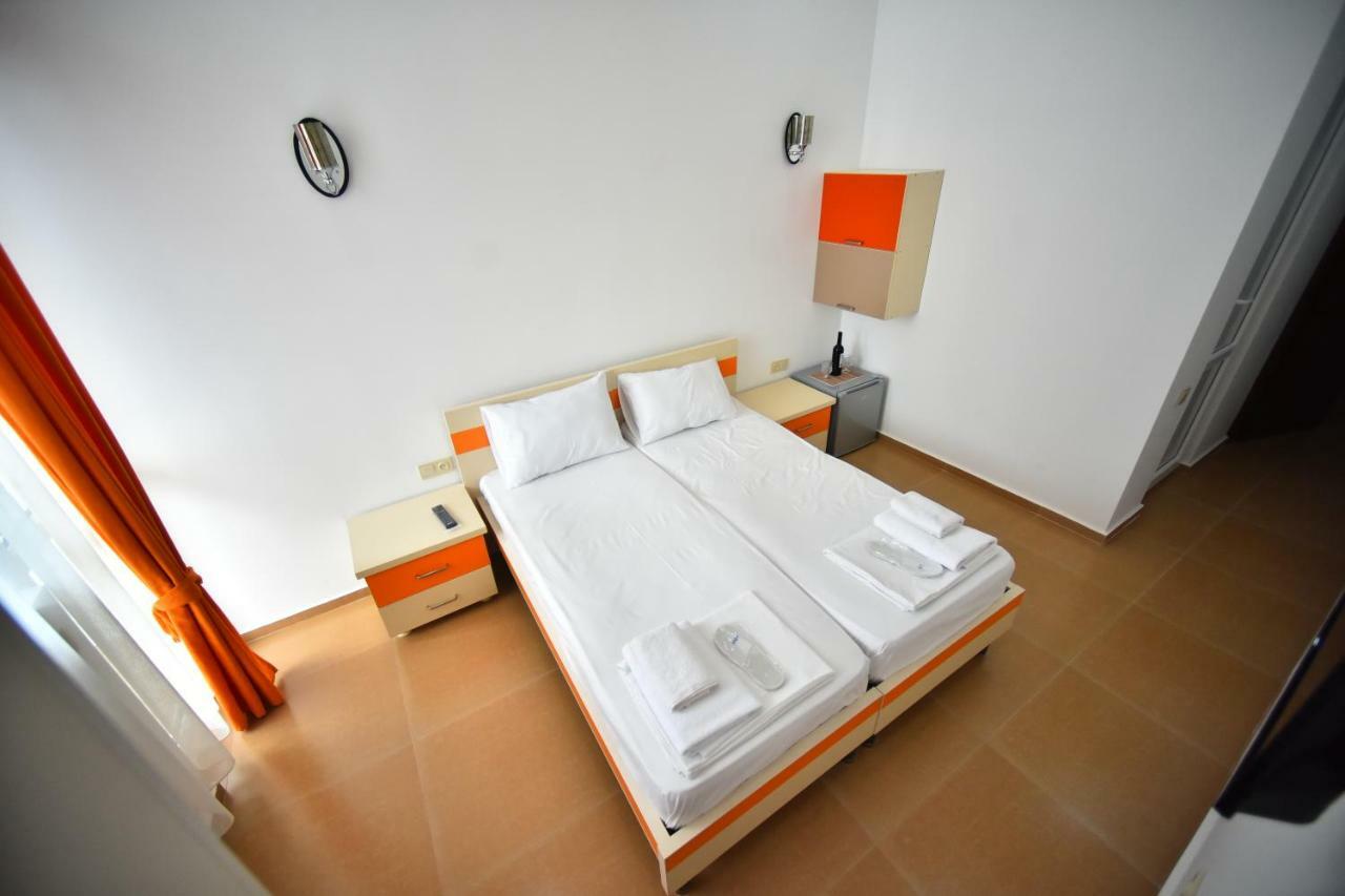 Orange Home Hotel Batoemi Buitenkant foto