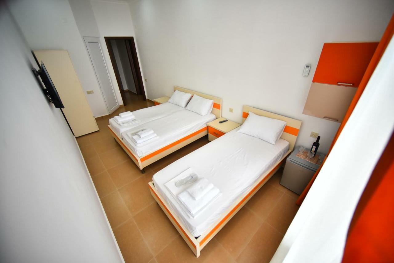 Orange Home Hotel Batoemi Buitenkant foto