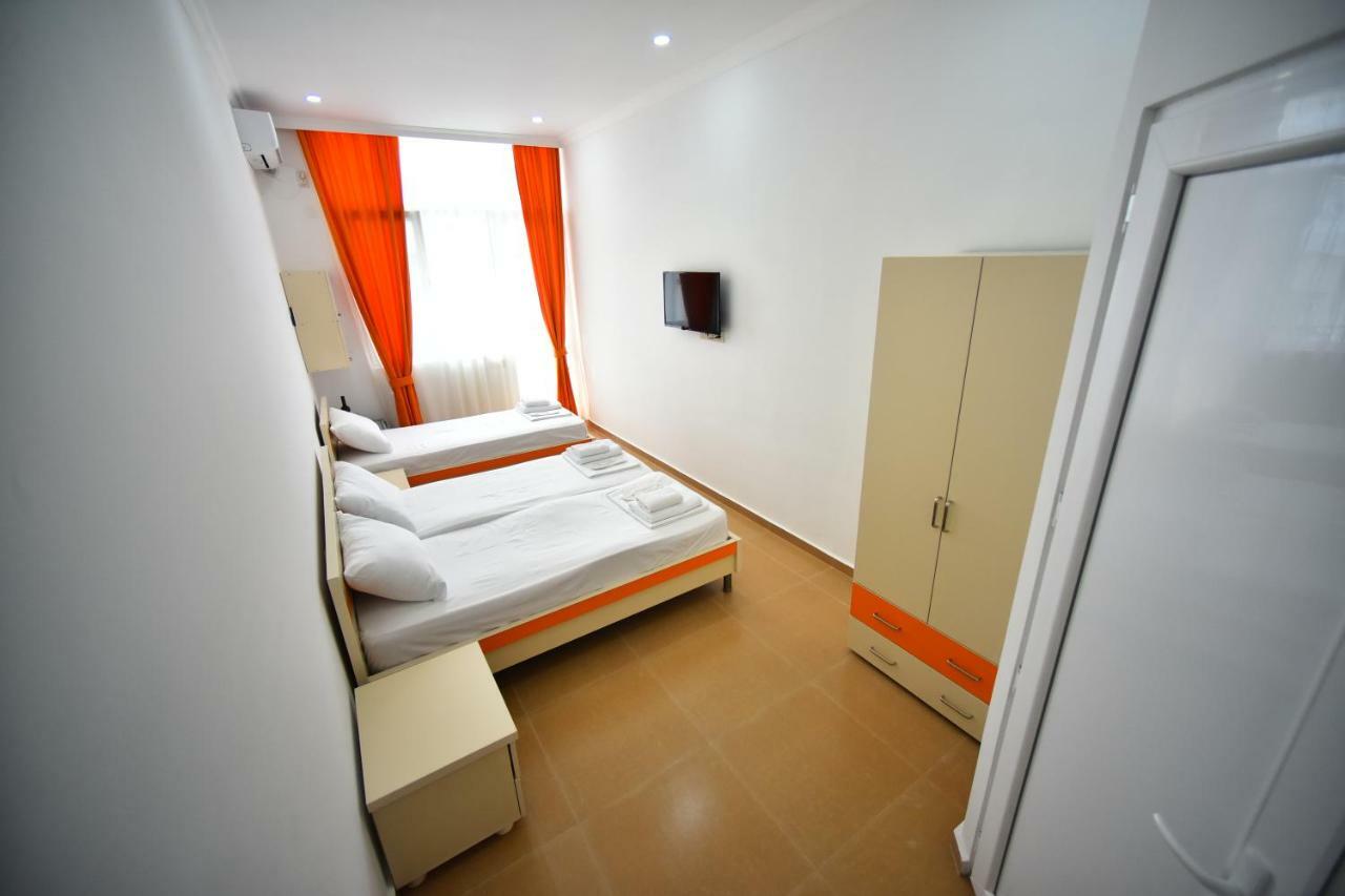 Orange Home Hotel Batoemi Buitenkant foto