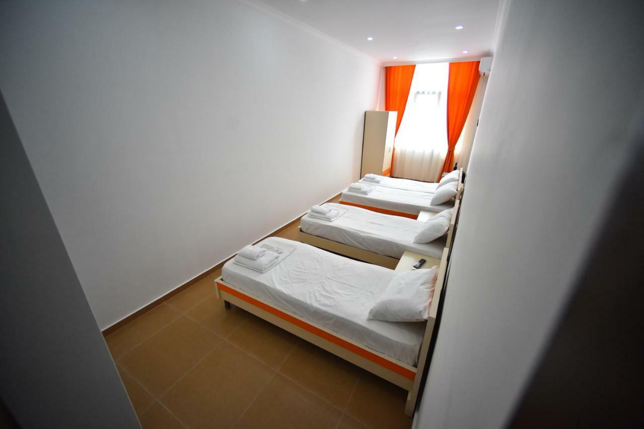 Orange Home Hotel Batoemi Buitenkant foto