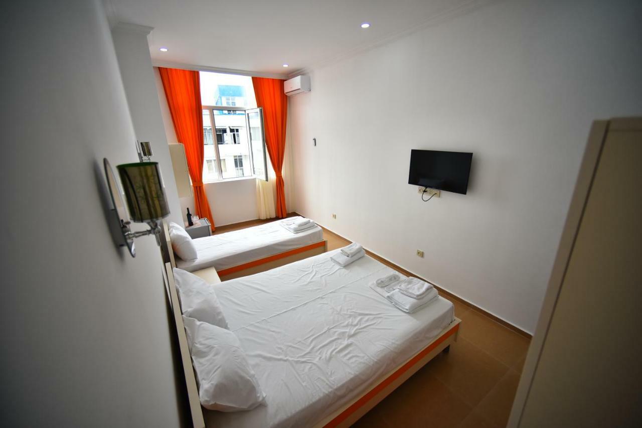 Orange Home Hotel Batoemi Buitenkant foto