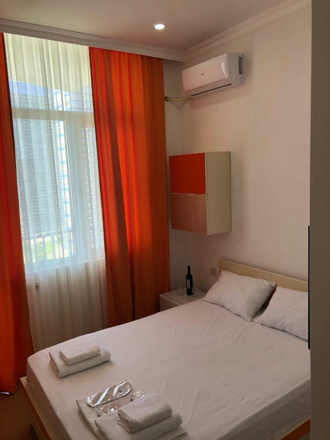 Orange Home Hotel Batoemi Buitenkant foto